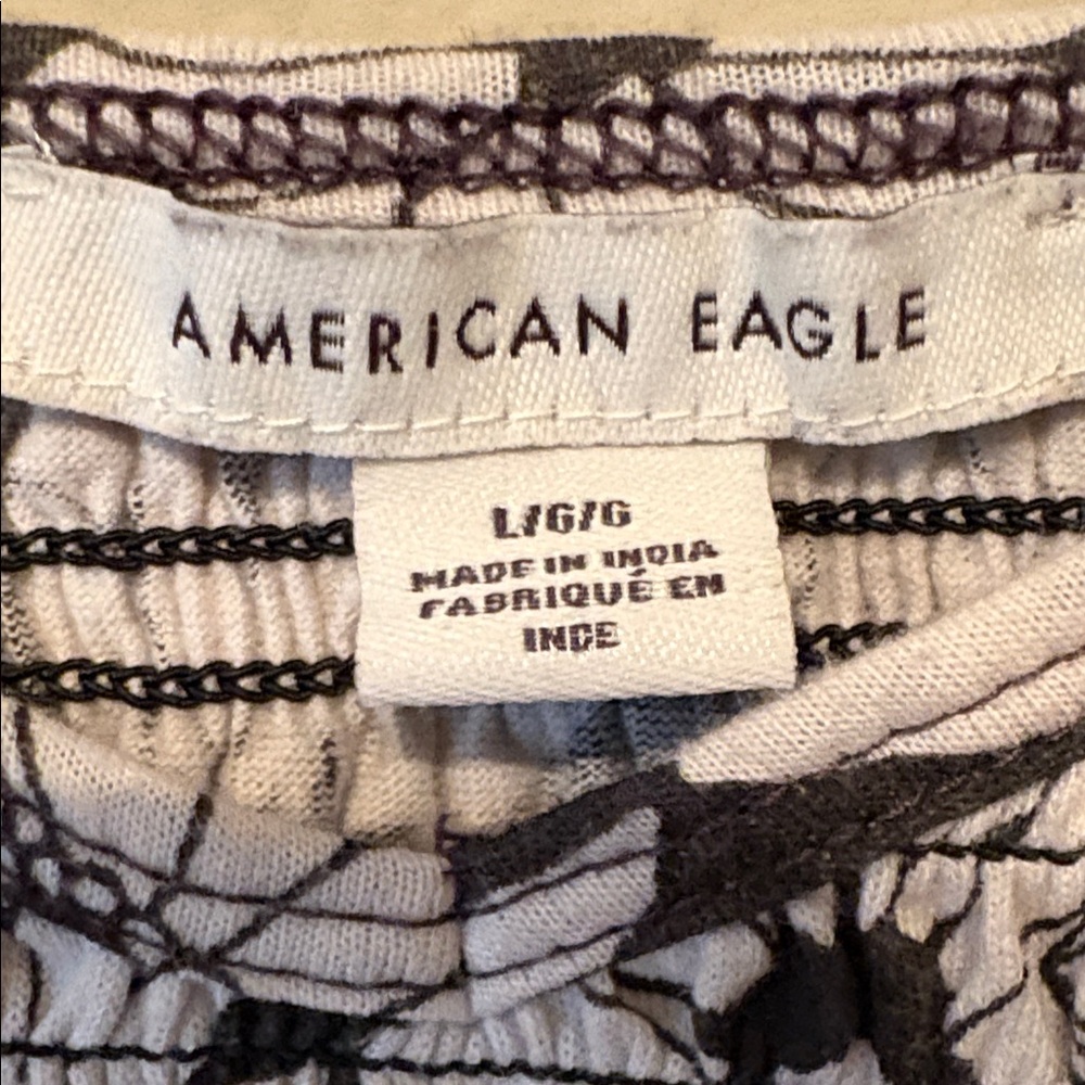 American Eagle Floral Black and White Women's Crop Top - Picture 2 of 5